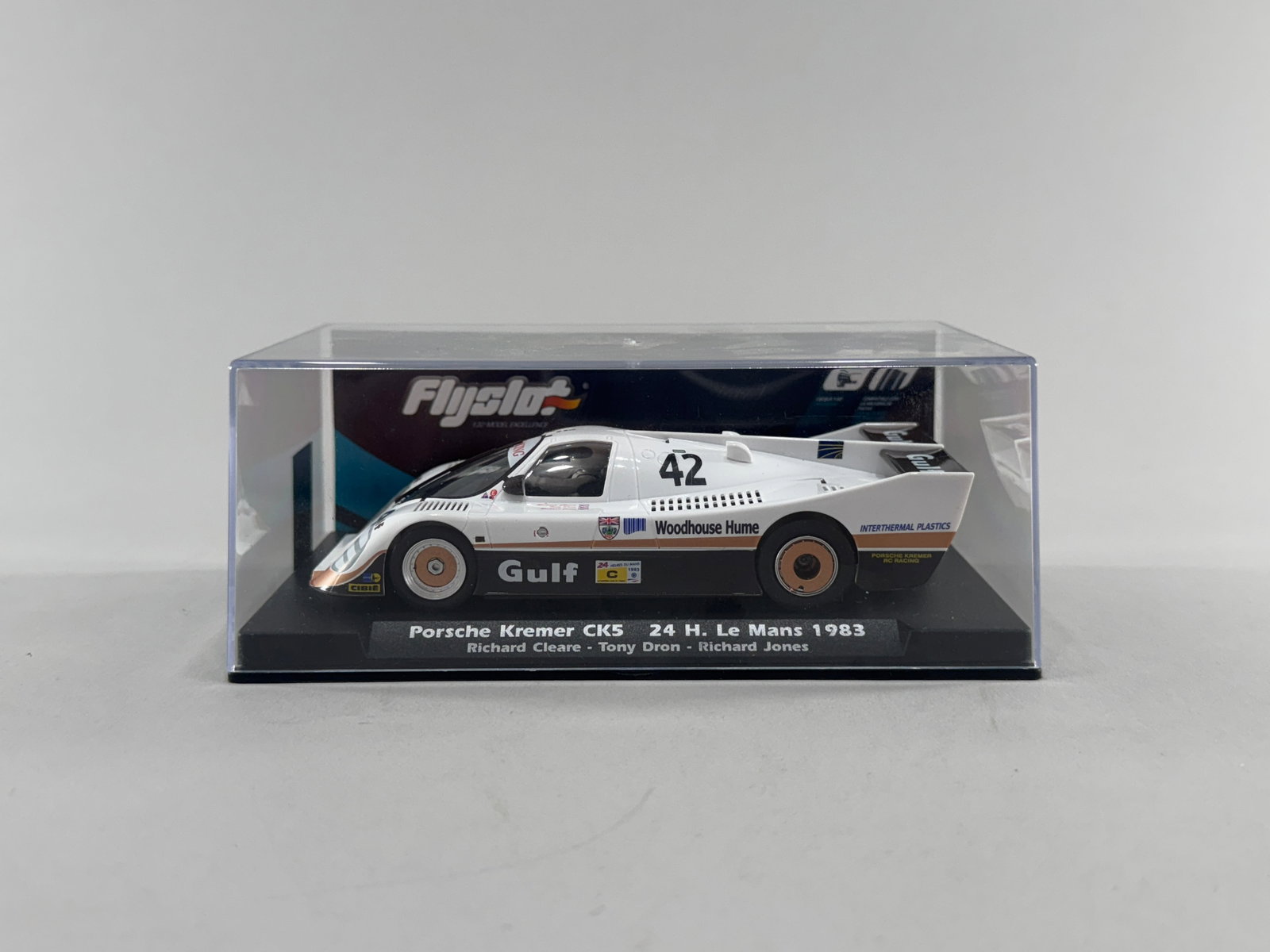Flyslot Porsche Kremer CK5 24 H. Le Mans 1983 #42: Flyslot Porsche Kremer CK5 24 H. Le Mans 1983 #42 Gulf 1/32 Slot Car, presented in its original display case. Weight: 6.5oz.