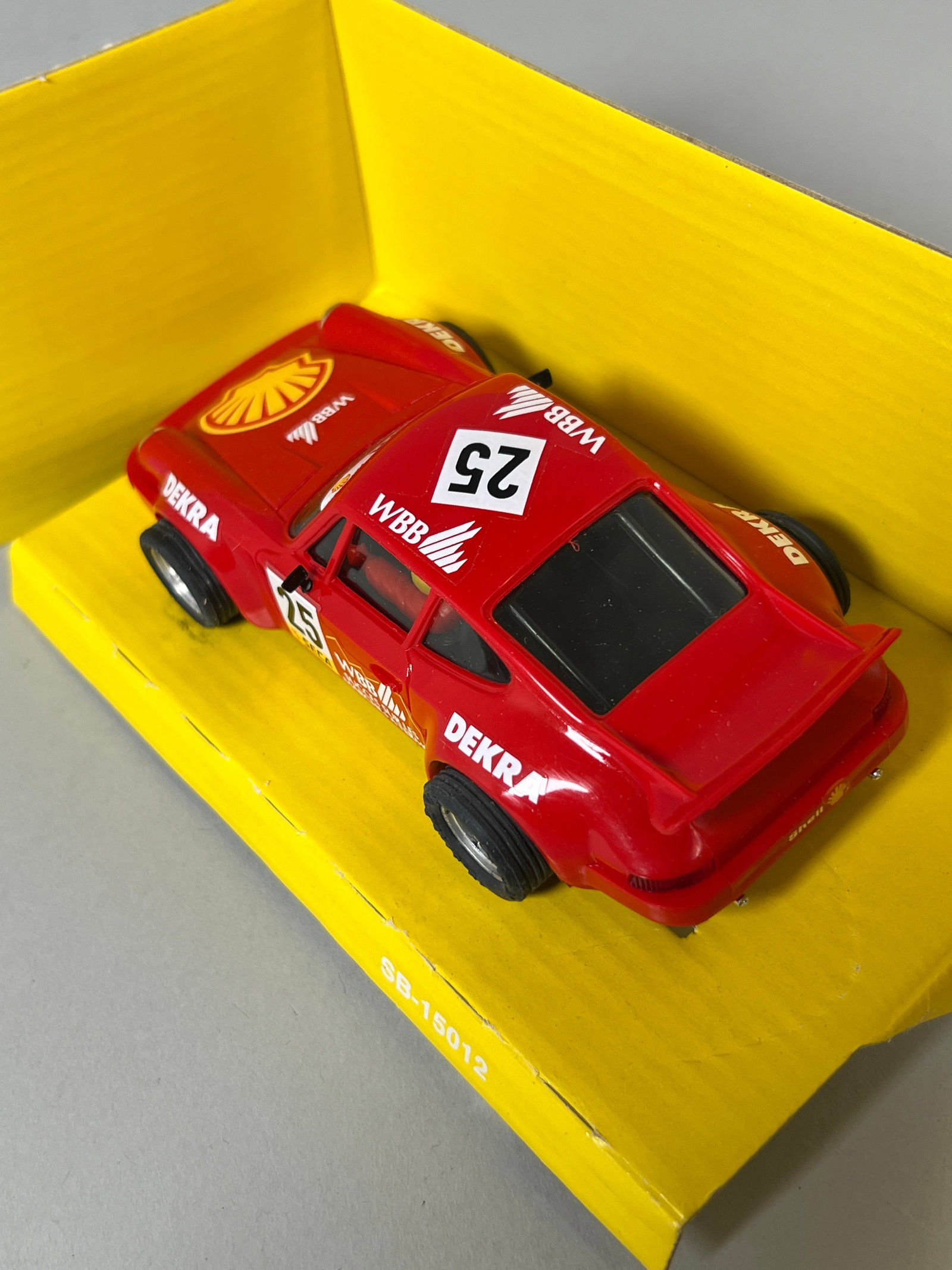 SCX Porsche 911 "Shell" #25 - 9