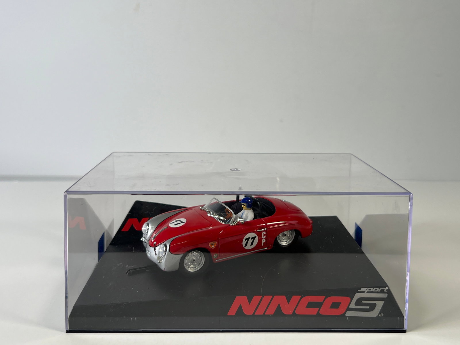Ninco Sport Porsche 356 Bruce Jennings #77: Ninco Sport Porsche 356 Bruce Jennings #77 1/32 Slot Car. Reference #50650, with original case. Weight: 11 oz.