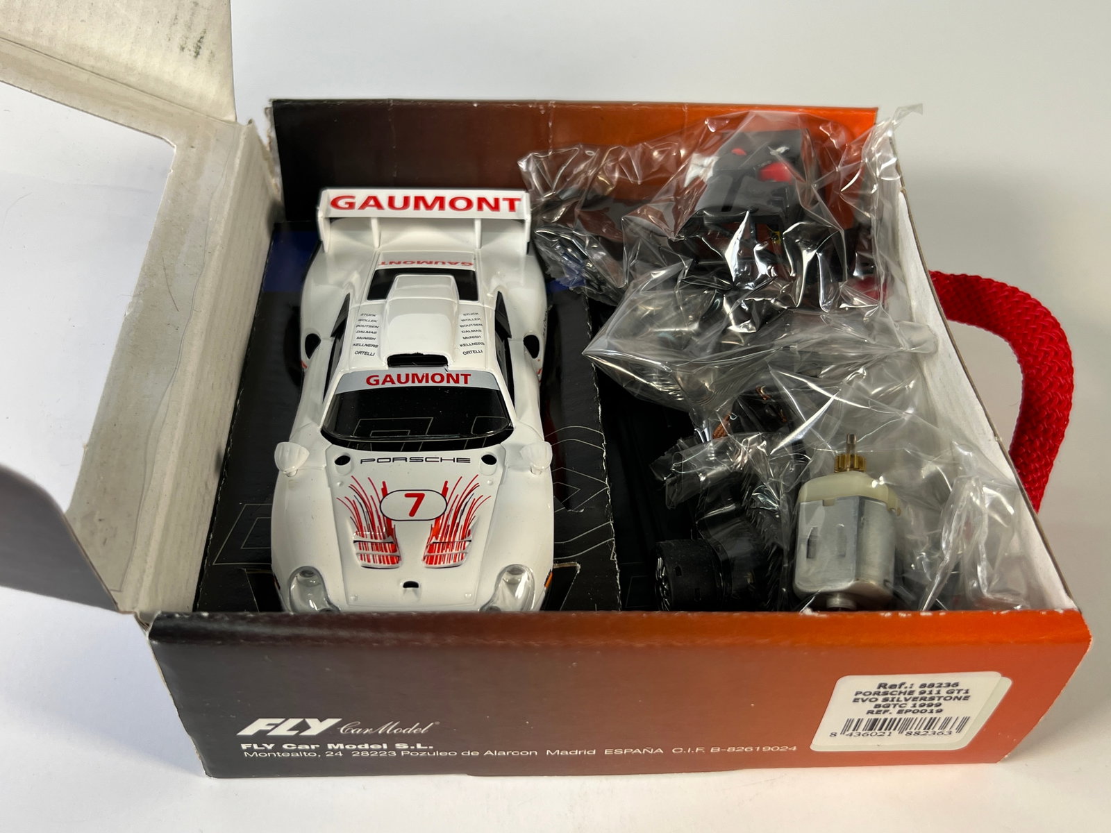 Fly Car Model Fast Kit Porsche 911 GT1 Evo Silverstone 1999 #7: Fly Car Model Porsche 911 GT1 Evo Silverstone 1999 #7 Gaumont 1/32 Slot Car Fast Kit. Reference #EP0019, with original case. Weight: 8 oz.