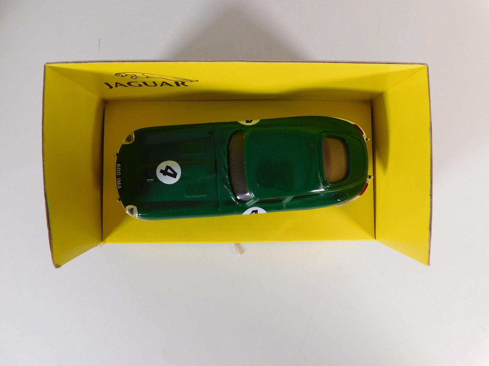 SCX Vintage Jaguar-E #4 - 10