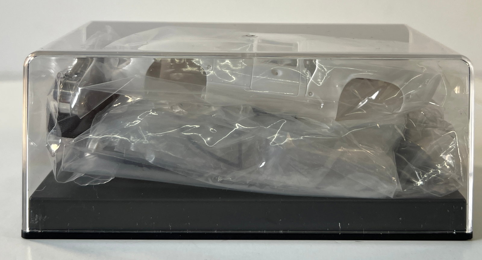 Thunder Slot Lola T70 MKIII Slot Car Kit: Thunder Slot Lola T70 MKIII 1/32 Slot Car Kit. Reference #CA001KS/W, with original case. Weight: 7 oz. 