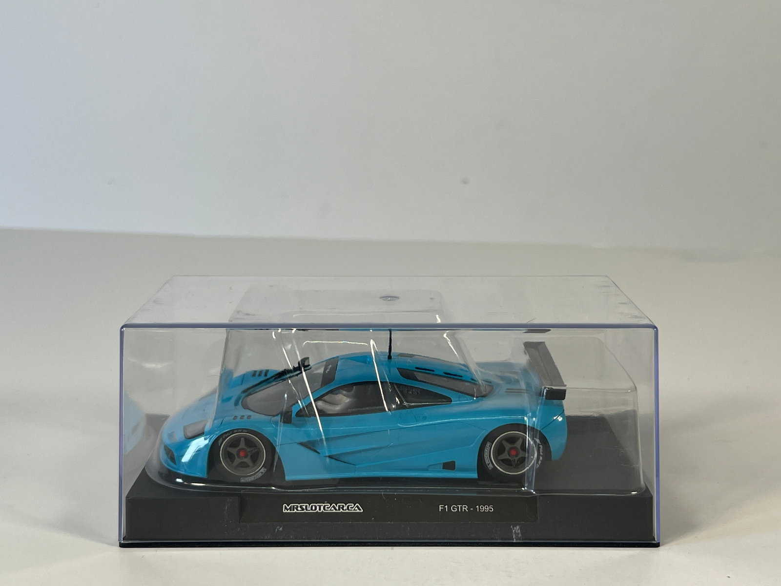 MrSlotcar F1 GTR 1995: MrSlotcar F1 GTR 1995 1/32 Slot Car, with original case. Weight: 9 oz.