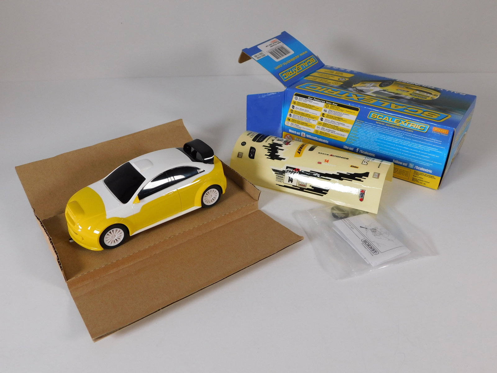 Scalextric Rally Thunder Solo Car Yellow #14 Kit: Scalextric Rally Thunder Solo Car Yellow #14 1/32 slot car kit. Reference #C3531, with original case. Weight: 4.9 oz.