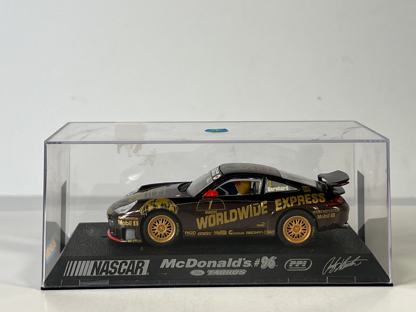 Scalextric Porsche 911 GT3: Scalextric Porsche 911 GT3 1/32 slot car. Case measures 7.25 inches in length and weighs 7 oz. Car not in original display case.