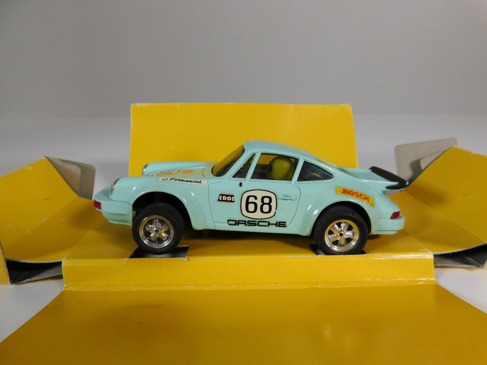 Vintage Scalextric Model Motor Racing Porsche 911 #68: Scalextric Model Motor Racing Porsche 911 #68 Bosch 1/32 Slot Car, with original case. Weight: 6.4oz.