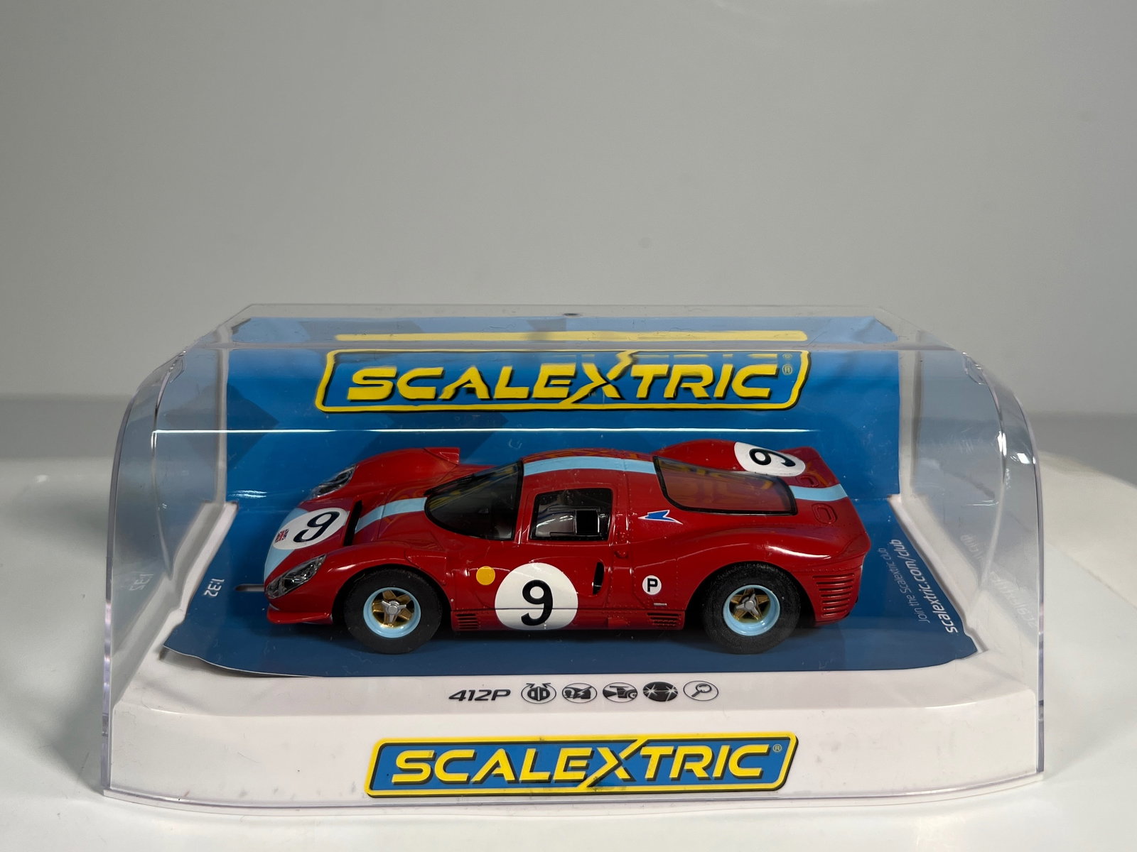 Scalextric Ferrari 412P Brands Hatch 1967 #9: Scalextric Ferrari 412P Brands Hatch 1967 #9 1/32 Slot Car. Reference #C3946, with original case. Weight: 6 oz.