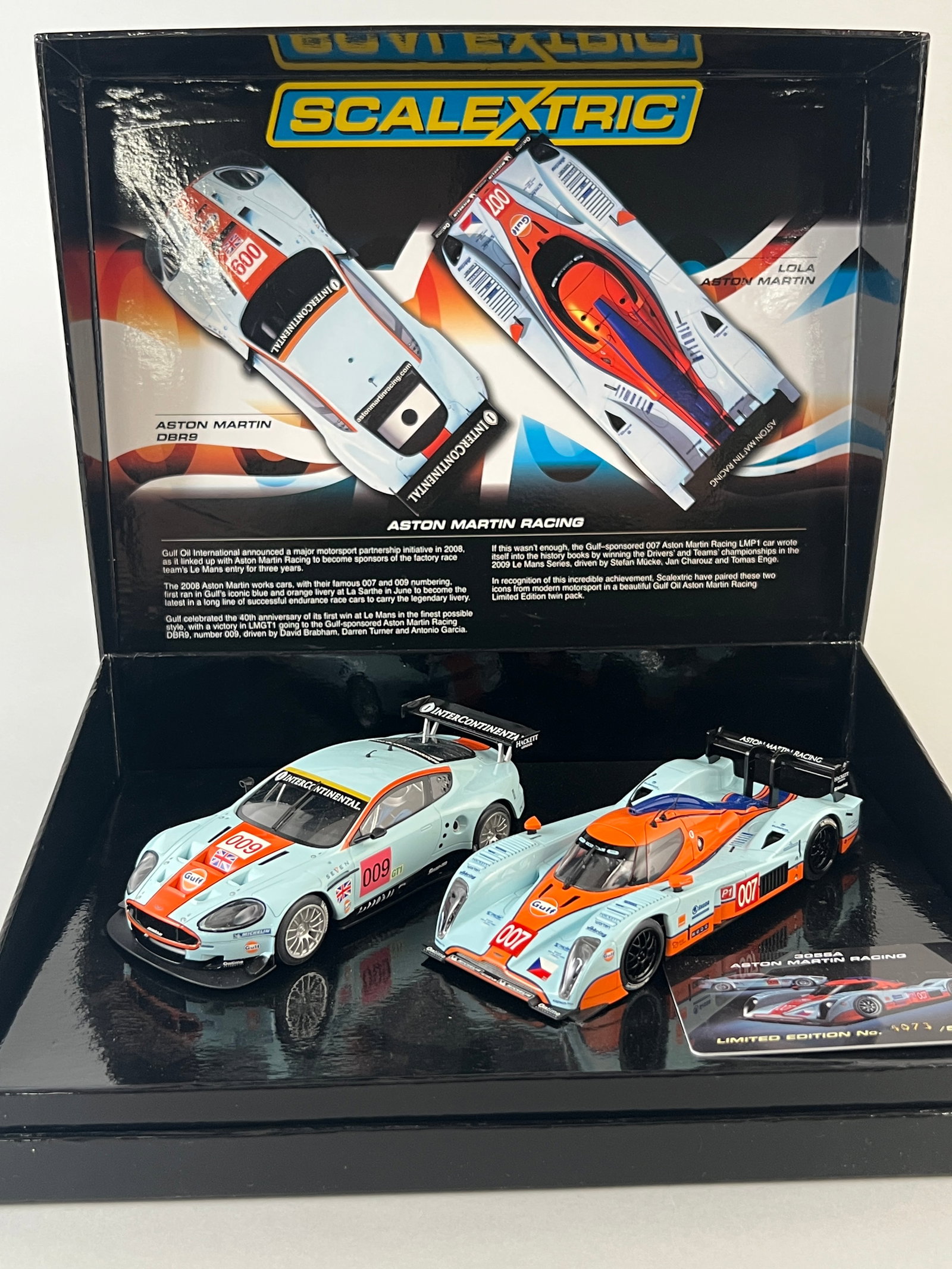 Scalextric Aston Martin Racing Slot Car Set (1 of 14)