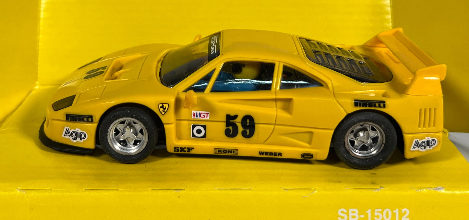 SCX Model Motor Racing Ferrari F40 #59 (1 of 3)