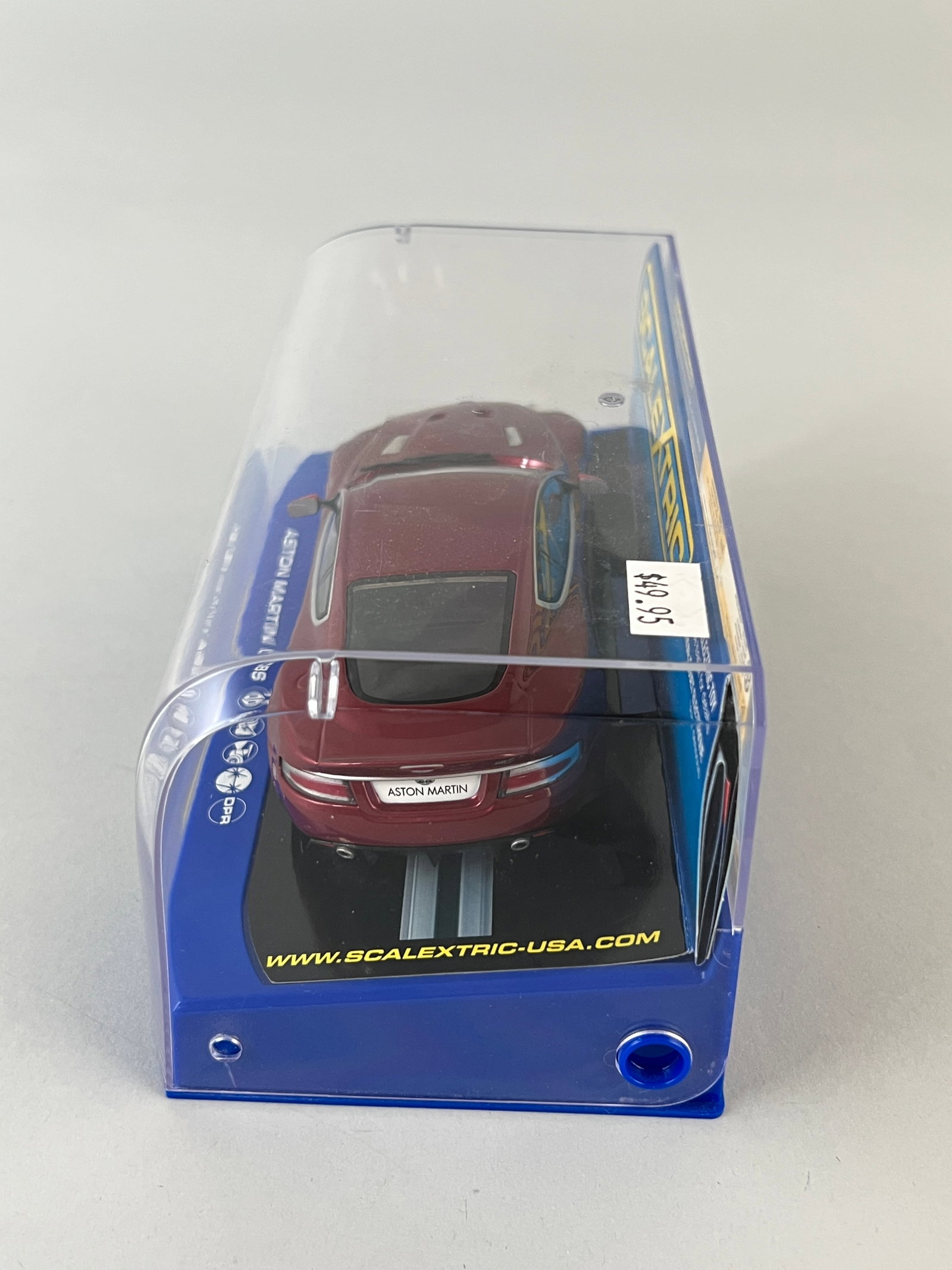 Scalextric Aston Martin DBS Red - 4
