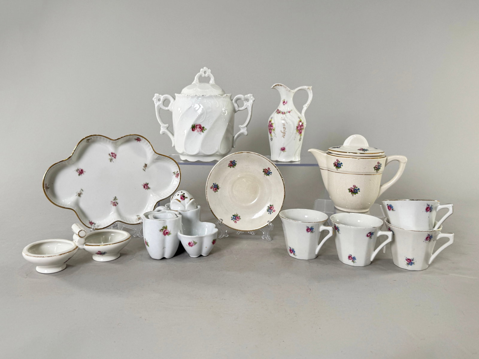 Group of Floral Serveware (1 of 20)