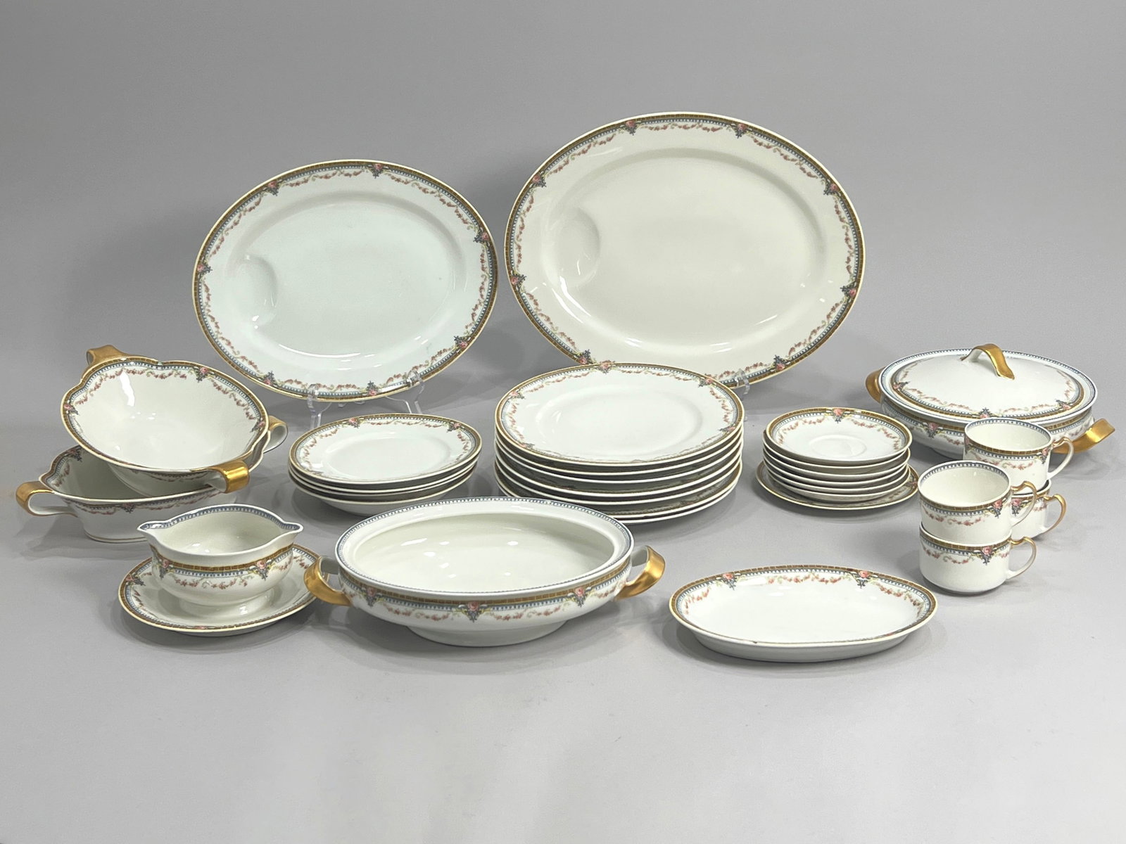 Theodore Haviland Limoges Dinnerware (1 of 7)