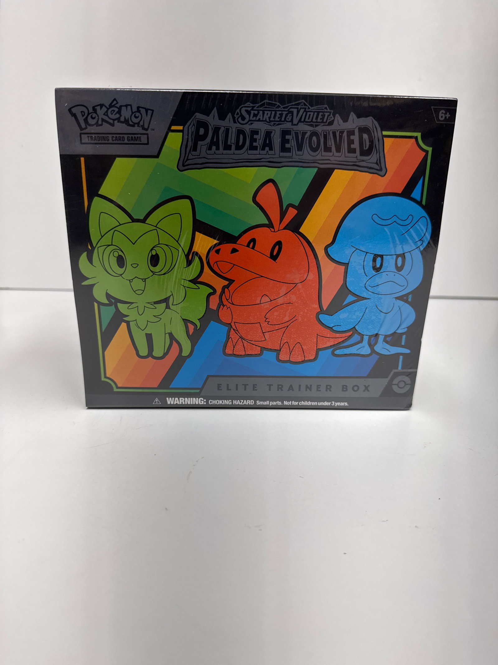 Pokemon TCG: Scarlet & Violet - Paldea Evolved Elite Trainer Box: This Elite Trainer Box for the Pokemon TCG: Scarlet & Violet - Paldea Evolved expansion features 9 booster packs, 65 card sleeves, 45 Energy cards, and various accessories for gameplay and organizatio