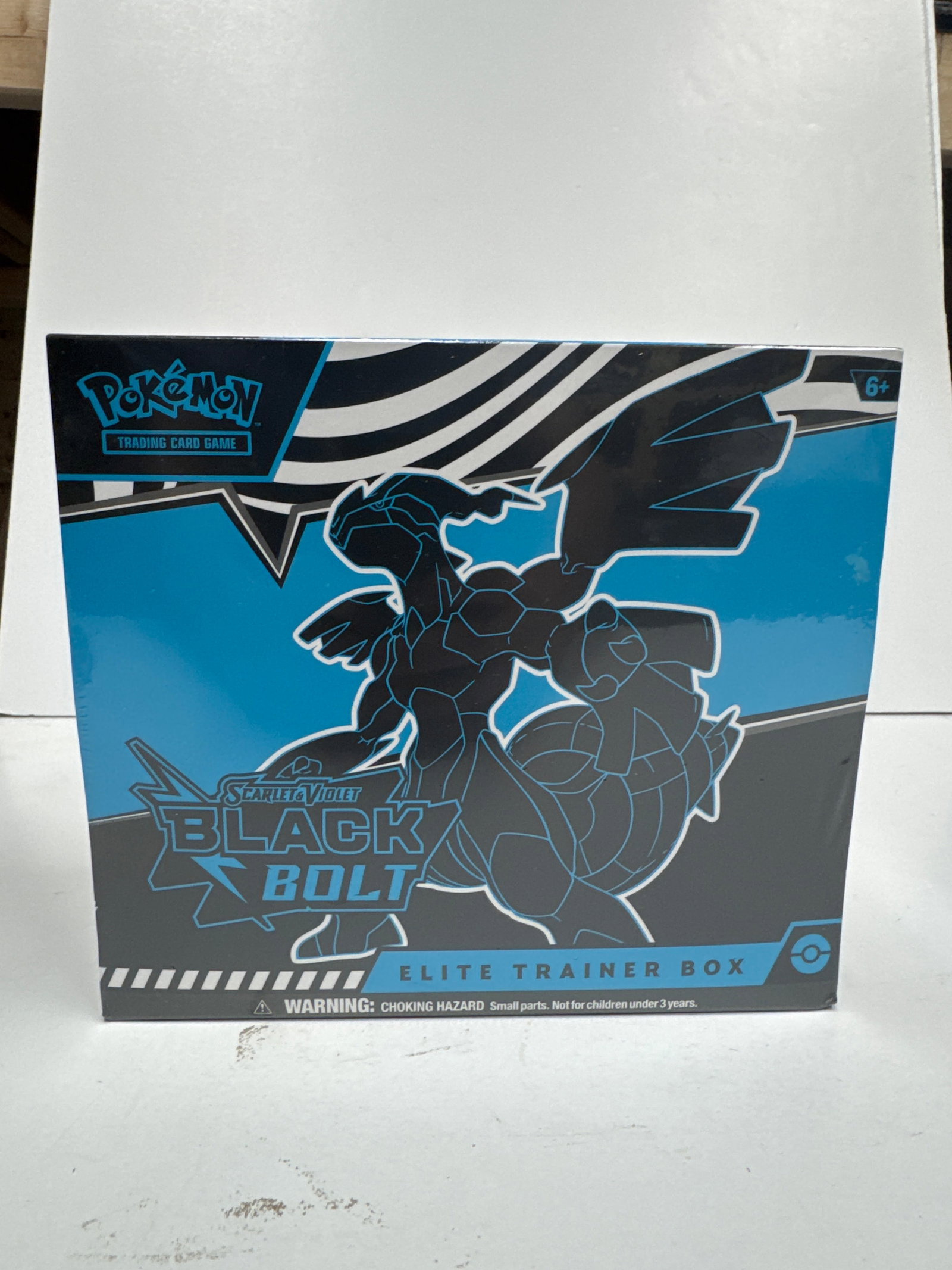 Pokemon TCG Scarlet & Violet Black Bolt Elite Trainer Box: This is a sealed Pokemon TCG Scarlet & Violet Black Bolt Elite Trainer Box. It includes 9 booster packs, 45 TCG energy cards, 65 card sleeves, 6 dice, a competition coin, and a collector's box.