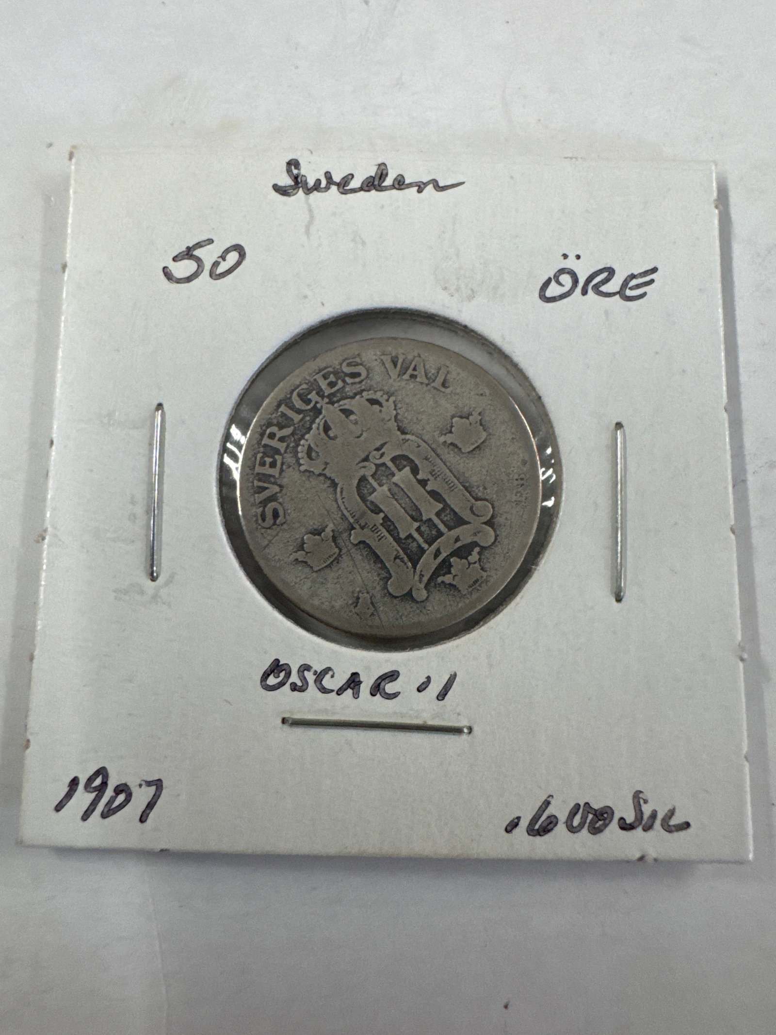 1907 Sweden 50 Ore Silver Coin - Oscar II: A silver 50 Ore coin from Sweden, dated 1907, featuring King Oscar II. 
