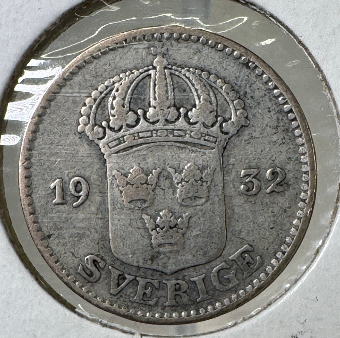 1932 Sweden 25 Ore .600 Silver Coin: One coin as titled. Ungraded; condition varies. See images.