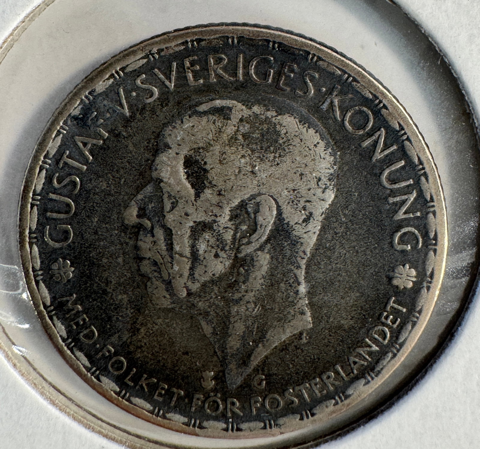 -*1942 Sweden 1 Krona .400 Silver Coin - Gustaf V: One coin as titled. Ungraded; condition varies. See images.