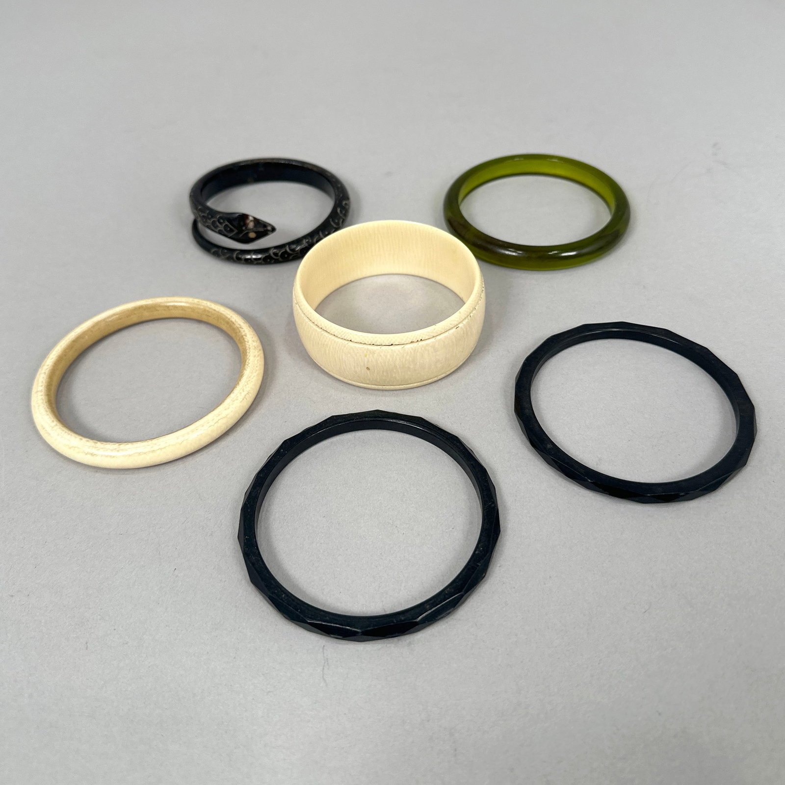 Collection of Six Vintage Bakelite and Lucite Bracelets (1 of 7)