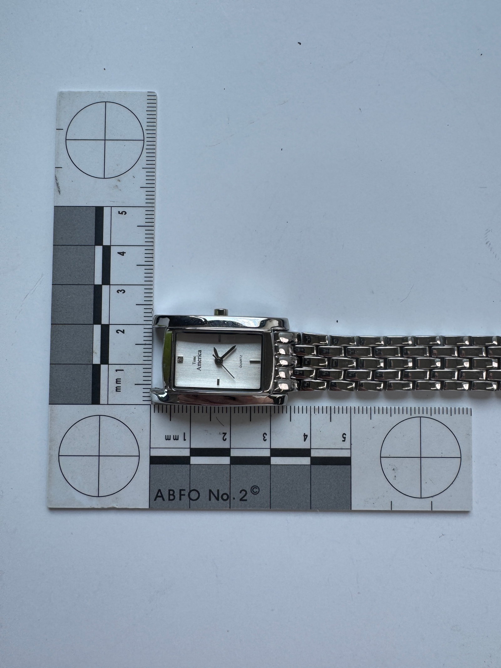 Two Quartz Wristwatches - 3