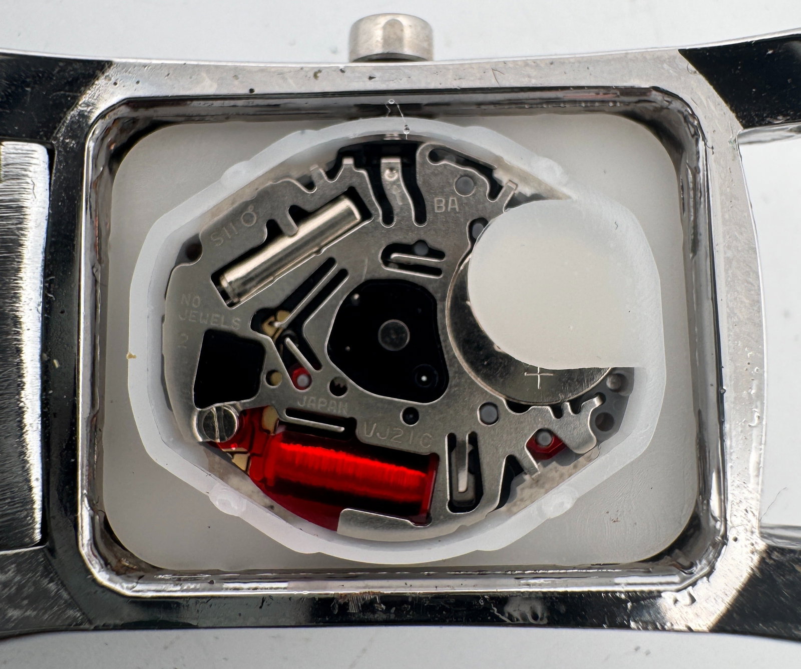 Two Quartz Wristwatches - 5