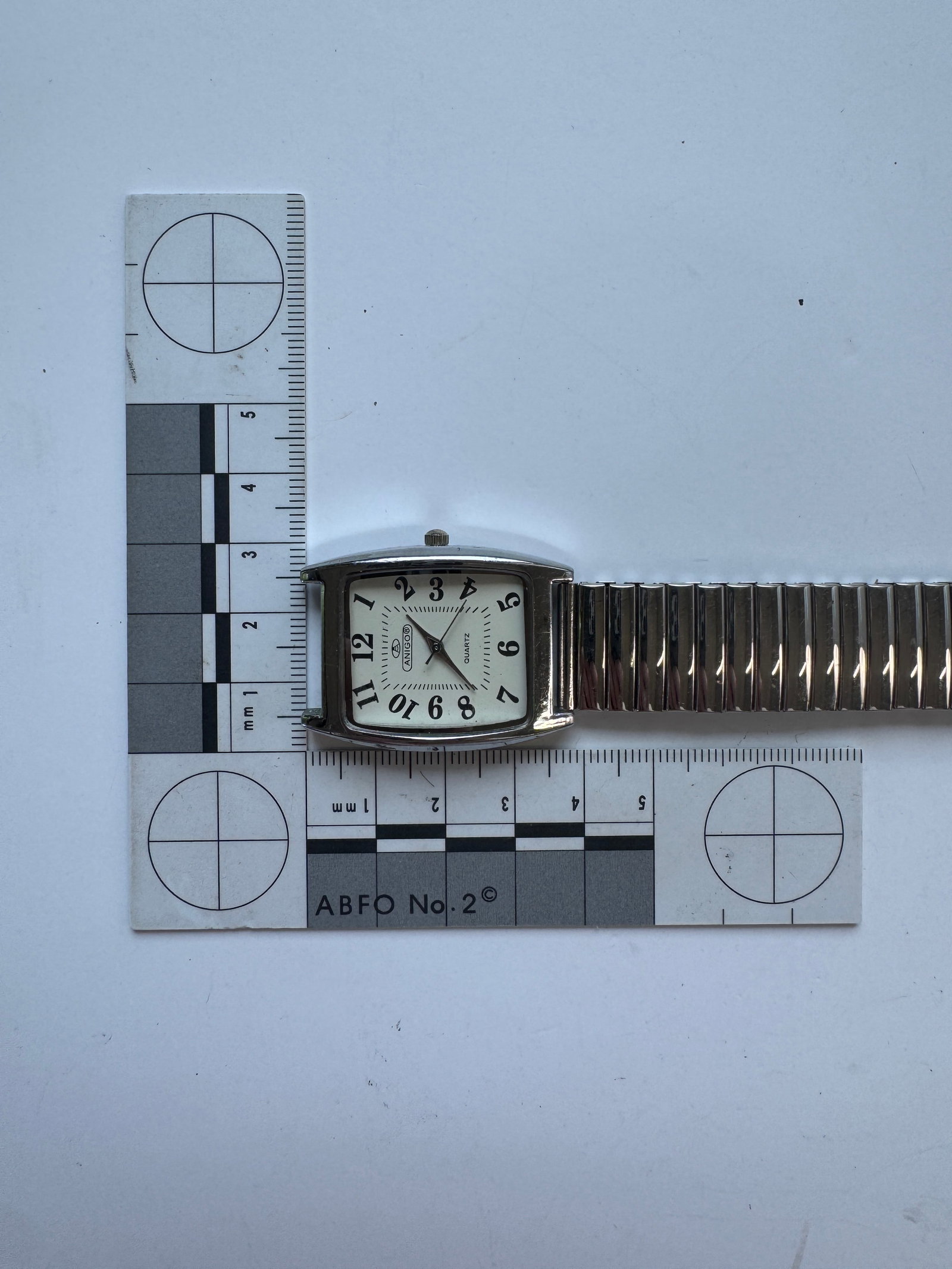 Two Quartz Wristwatches - 7