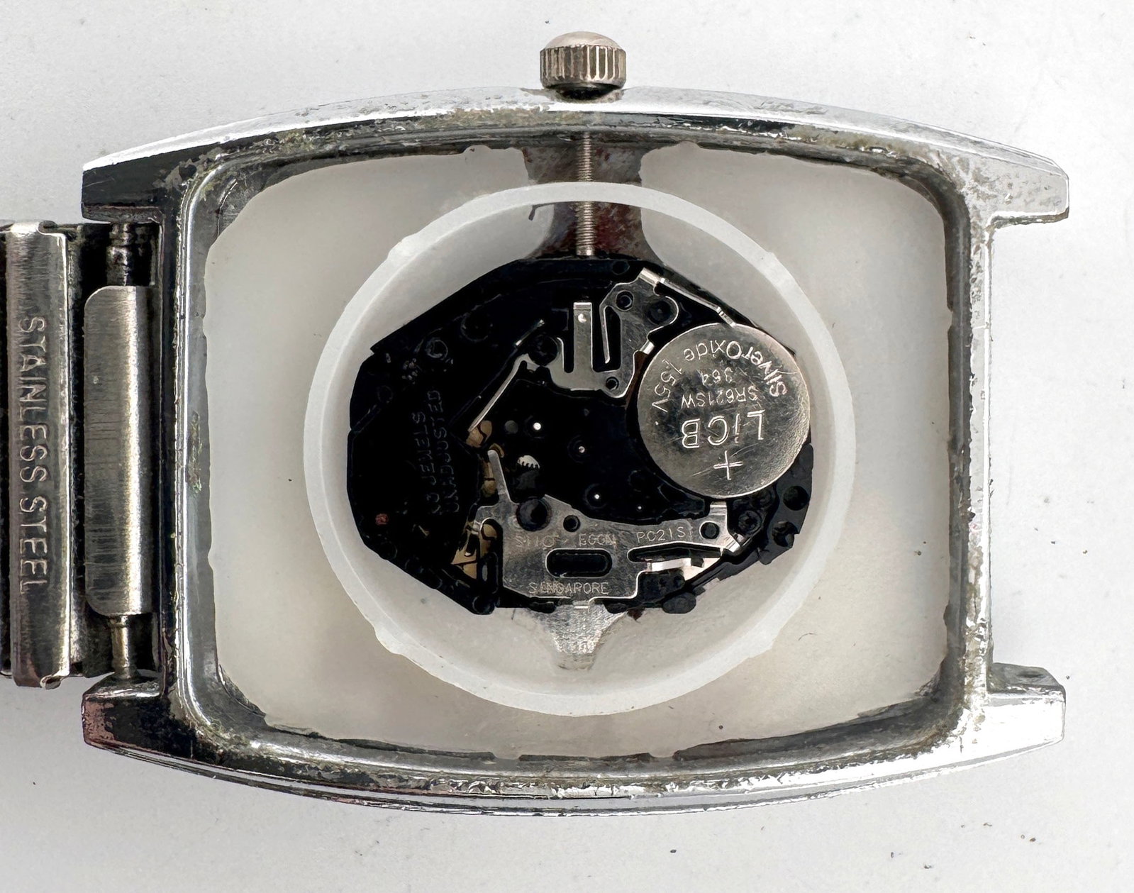 Two Quartz Wristwatches - 9
