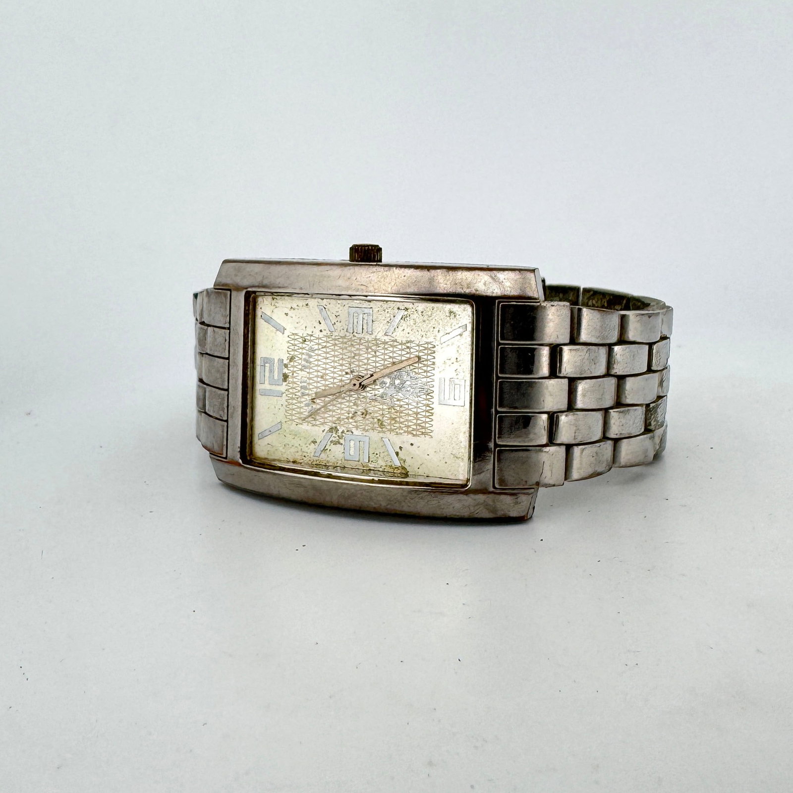 U.S. Polo Assn. Quartz Wristwatch: U.S. Polo Assn. quartz wristwatch with a silver-tone rectangular case and bracelet. The dial features a textured pattern and the U.S. Polo Assn. logo. Weight: 3.8oz. Size: 1.5'' x 2.5''