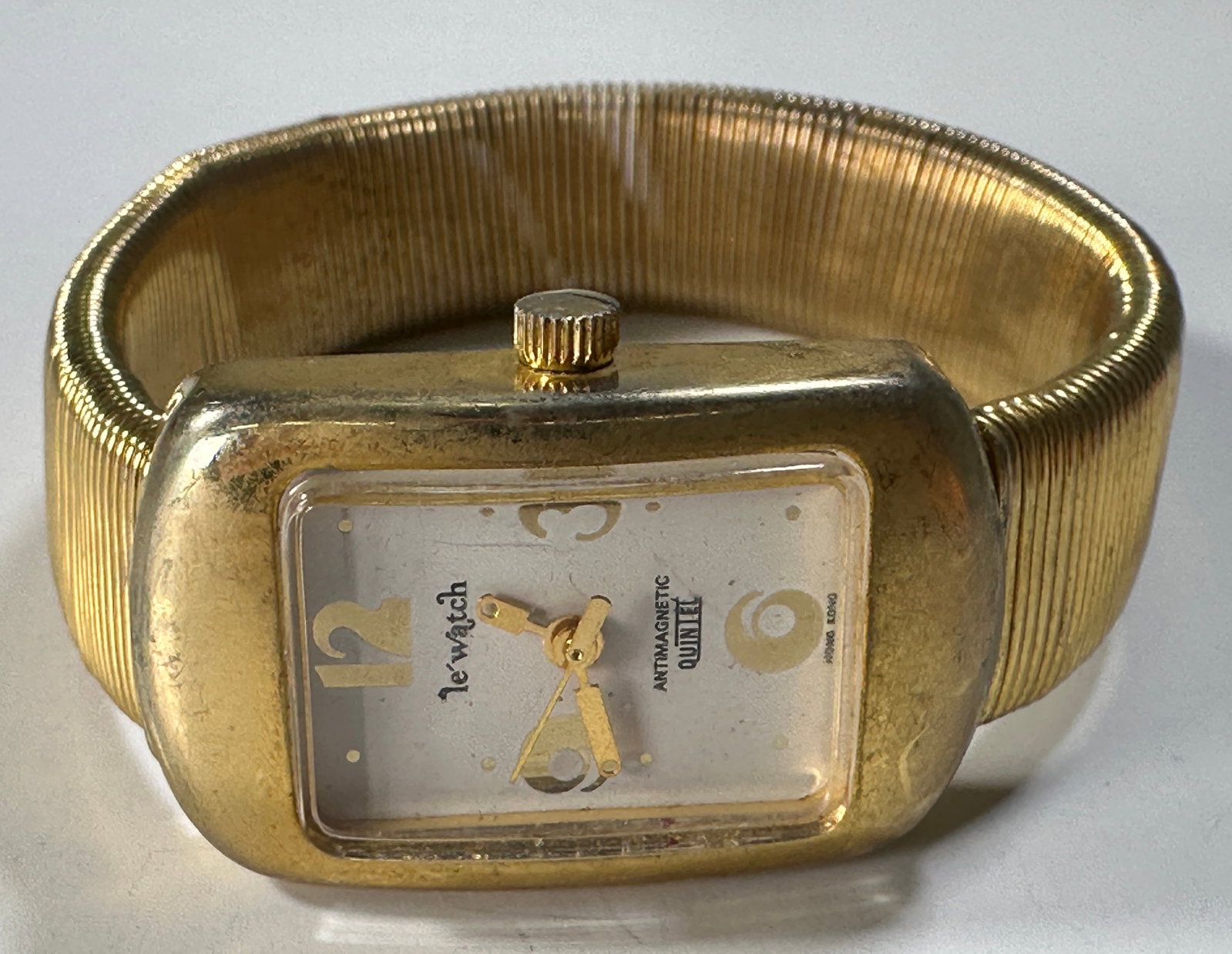 Le Watch Quintel Gold Tone Ladies Wristwatch (1 of 5)