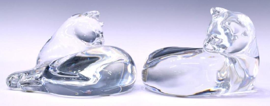 Vintage Set Baccarat Crystal Cat Figurines: Vintage estate Baccarat crystal cat figurines in reclined pose. Provenance: From the estate of attorney Jo Anne Christian ( Texas, 1936 - 2015 ), a lifelong collector. She was one of the founding memb