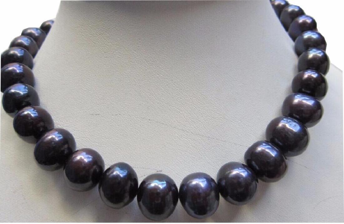 18" 10-11mm Tahitian Black Pearl Necklace 14k Gold: 18" 10-11mm Tahitian Black Pearl Necklace 14k Gold Claspitem Description:size(Approx): 10-11mm Quantity: 1 Strand Length: 18 Inches