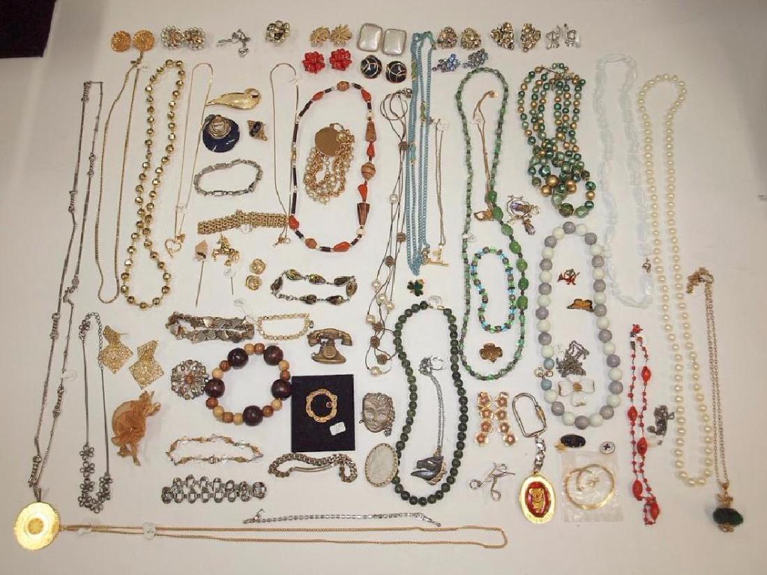 Large Lot of Assorted Costume Jewelry: Large lot of assorted costume jewelry pieces, to include Trifari & others.