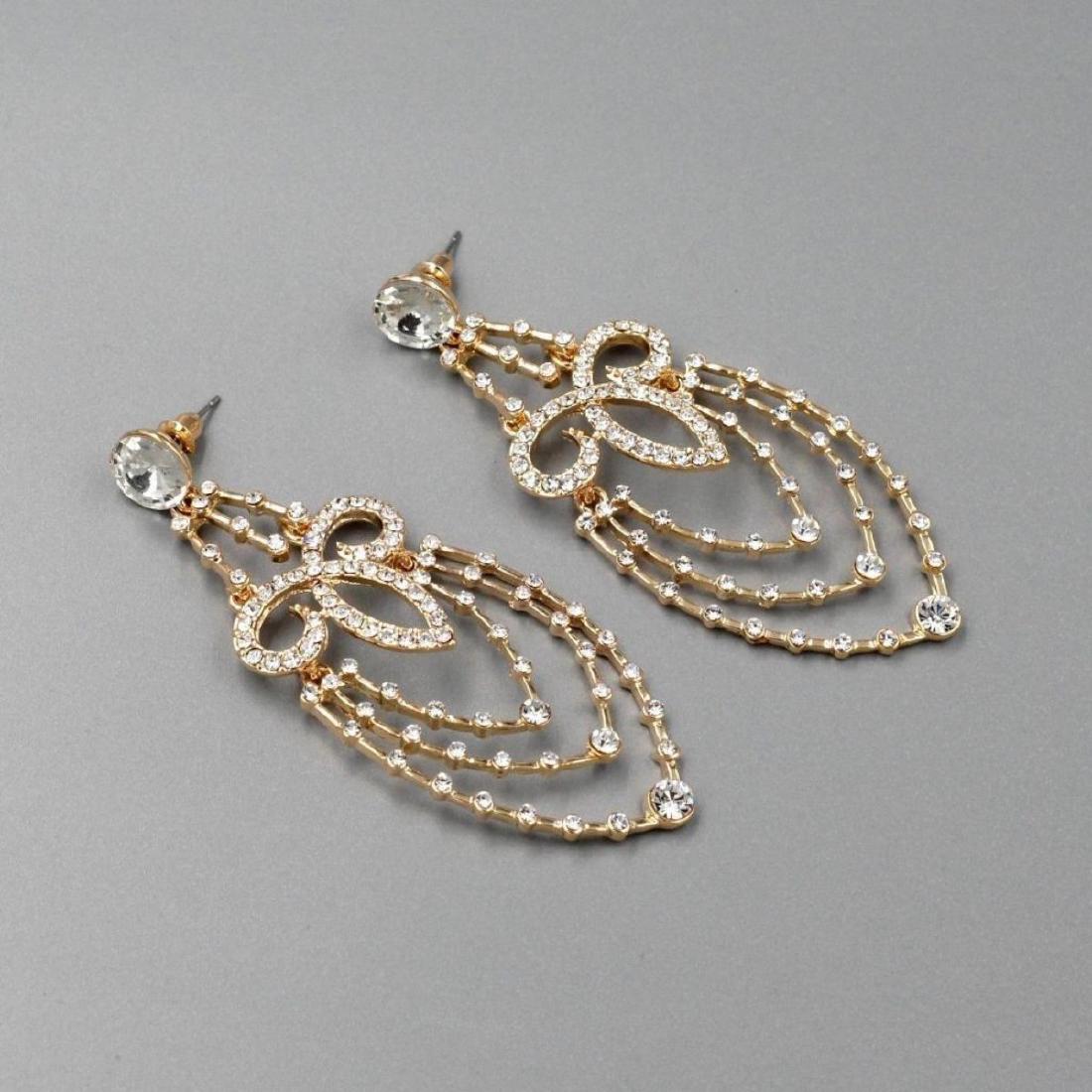 Art Deco-style 18kt Gold Plated Drop Earrings: Art Deco-styling with clear Czech crystals & rhinestones set into 18kt gold plated chandelier drop dangle earrings. Length: 3.25" 9999-040118-EB-23507