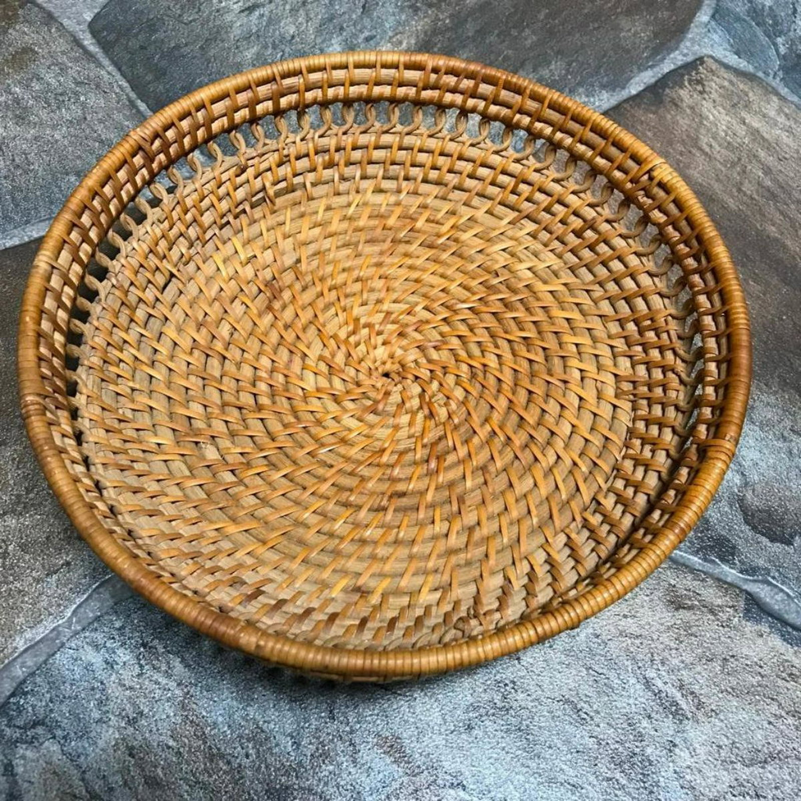 Vintage Sweetgrass & Pine Needle Basket: Vintage 20th Century hand woven basket, sweetgrass & pine needles. 9" Top, 7" D base, 2 1/2" H. From a SC museum collection.Â