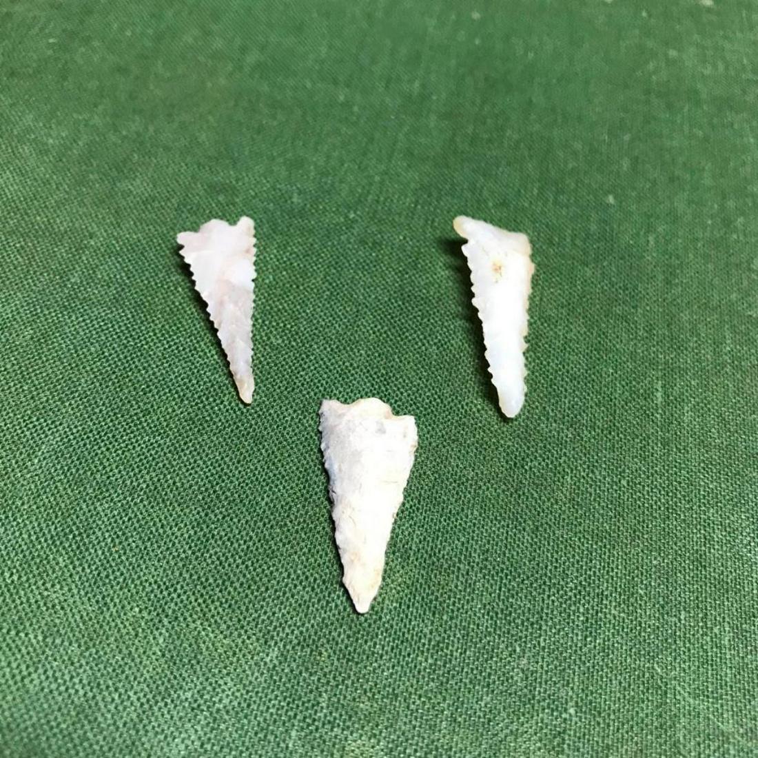 Neolithic Sahara Desert Arrowheads, Projectile Points: Neolithic flint & quartz arrowheads, projectile points. Stone Age artifacts, surface gathered by indigenous nomadic tribes during their travels across the Sahara Desert in Africa. Approx 3000 - 5000 y