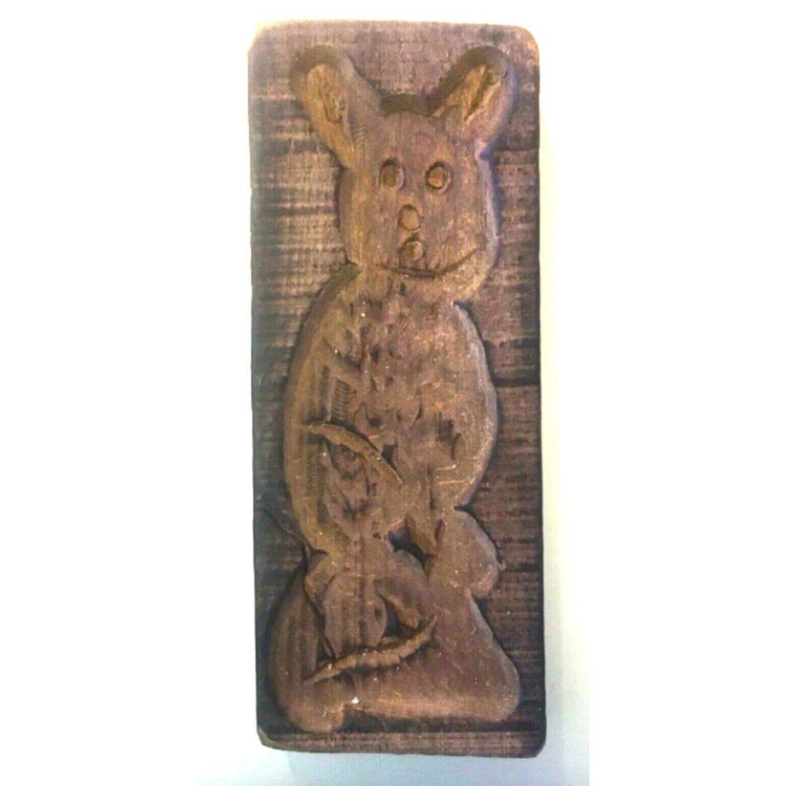 Antique Dutch Wooden Speculaas Owl Cookie Mold: Antique Dutch carved wood speculaas cookie mold, in the form of an owl. Folk art style carving, wall hanging.