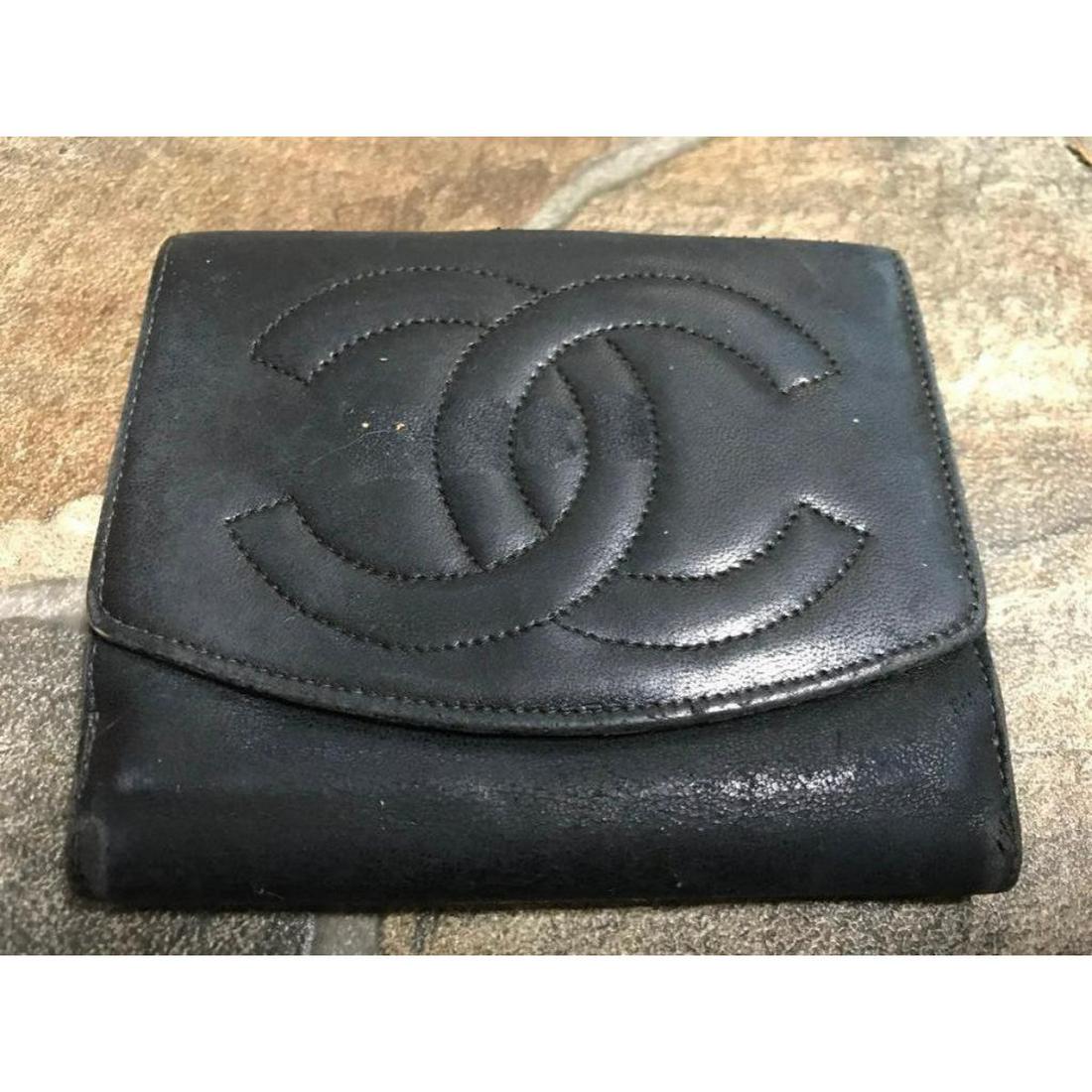 Authentic Vintage CHANEL Leather Wallet, Repair (1 of 5)