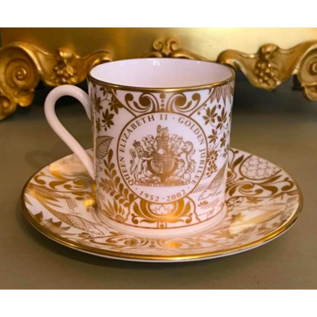 Royal Worcester Queen Elizabeth Golden Jubilee (1 of 4)