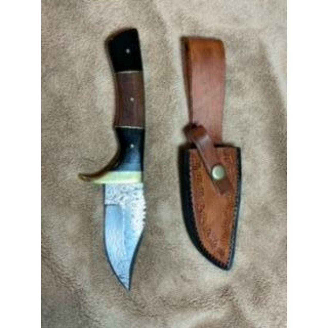 Damascus Steel Buffalo Horn Hunter Knife (1 of 2)