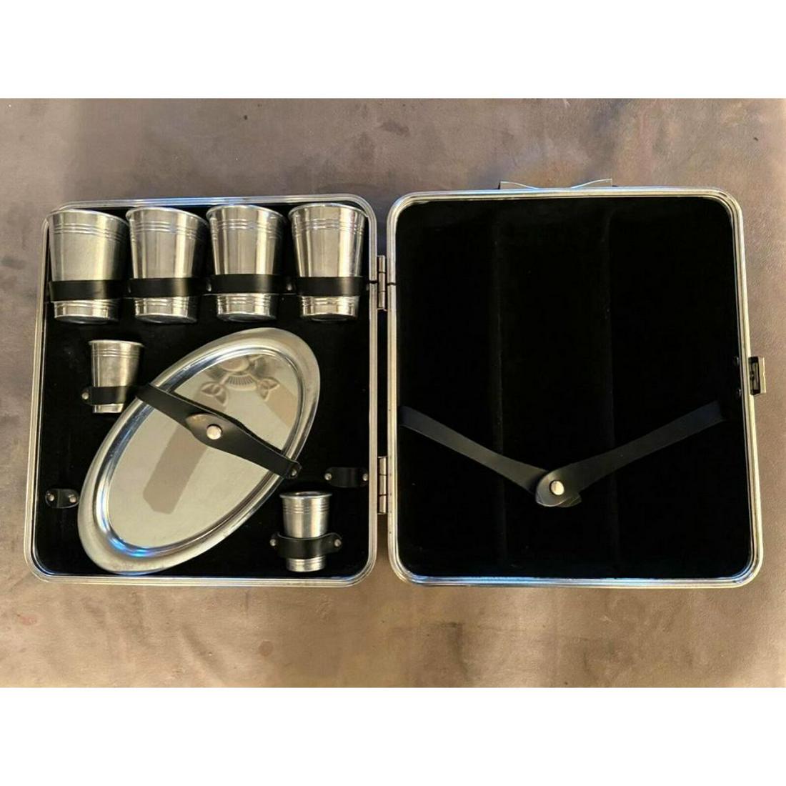 Mid Century Modern Executair Travel Cocktail Set (1 of 10)