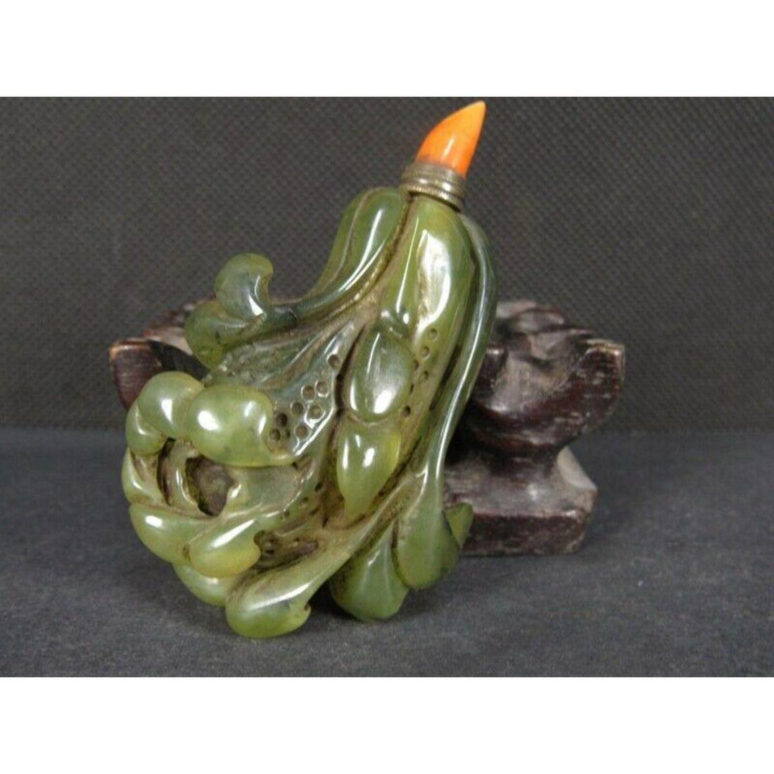 Vintage Chinese Cabbage Jade Snuff Bottle (1 of 6)