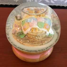 Vintage Two Mice Music Box Snow Globe Collectible