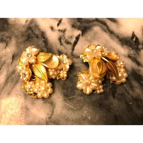 Mid Century Faux Pearl Clip On Earrings