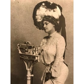 1918 Gibson Girl Photo Print
