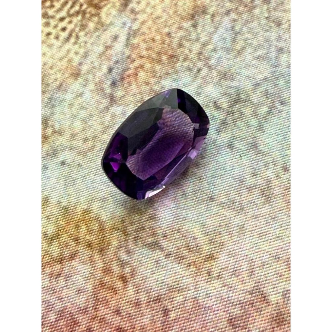 9.75ct Amethyst Gemstone (1 of 3)