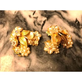 Mid Century Faux Pearl Clip On Earrings