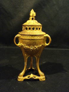 French DEPOSE GILT BRONZE ORMOLU INCENSE BURNER: ANTIQUE DEPOSE FRENCH GILT BRONZE ORMOLU SMALL INCENSE BURNER. This lovely incense burner has a floral garland design on the body with embossed wreath design around the upper edge of the cup/bowl and