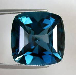 V V S 1 LONDON BLUE TOPAZ 38.90c carat: Bianco Huge 38.90c carat London Blue Topaz. A perfectly cut, clean, sky blue topaz of museum quality.