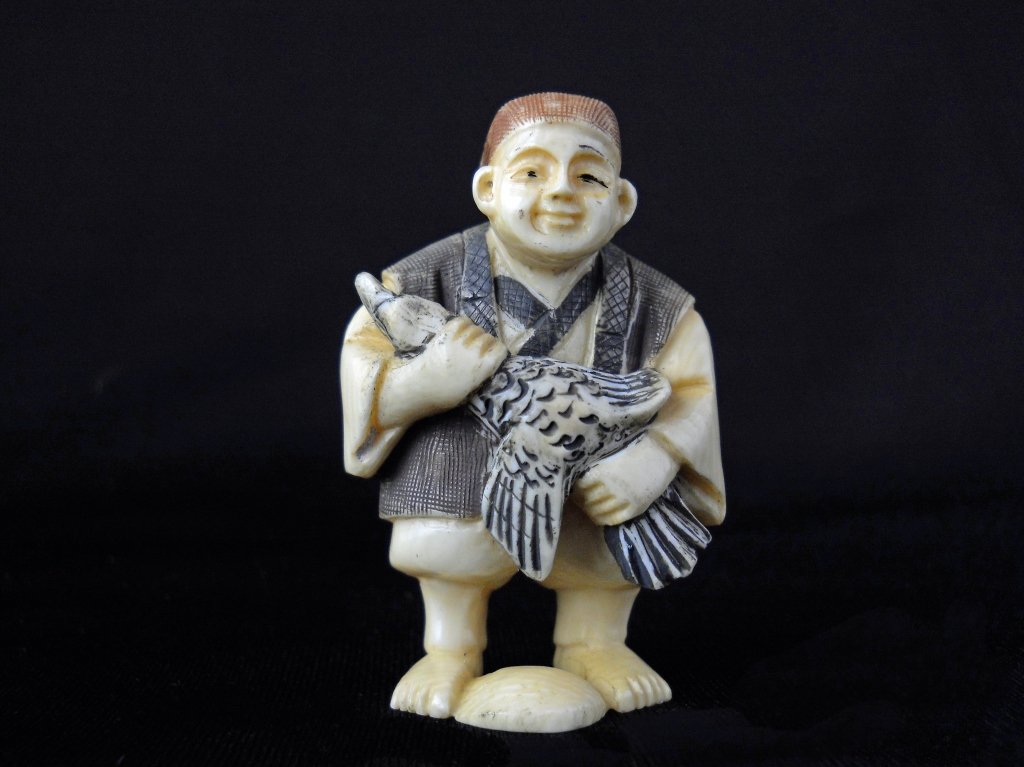 ELABORATE SIGNED HANDCARVED JAPANESE IVORY NETSUKE: ELABORATE SIGNED HANDCARVED JAPANESE IVORY NETSUKE measures approx 3 inches tall