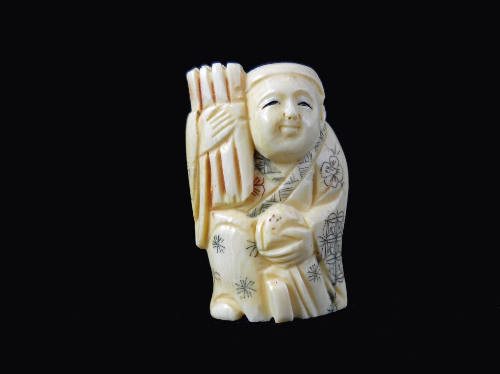 Hand Carved Ivory Netsuke Figure: Hand Carved Ivory Netsuke Figure measures 1 1/2 inches tall