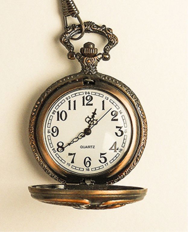 Men's Pocket Watch W/eagle: Old Style Watch With Antique Vintage Copper-tone Eagle Carved In The Front. The Time Is Displayed On A White Background With Old Style Numbers. The Watch Has A Quartz Movement And A Copper-tone Matchi